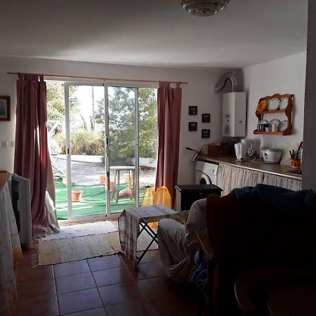 2-Bed Apartment - Sleeps 3 - Parking - Near ألبوكس المظهر الخارجي الصورة