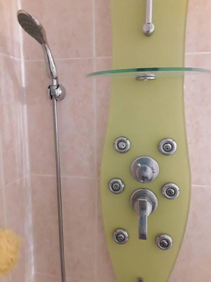 2-Bed Apartment - Sleeps 3 - Parking - Near ألبوكس المظهر الخارجي الصورة